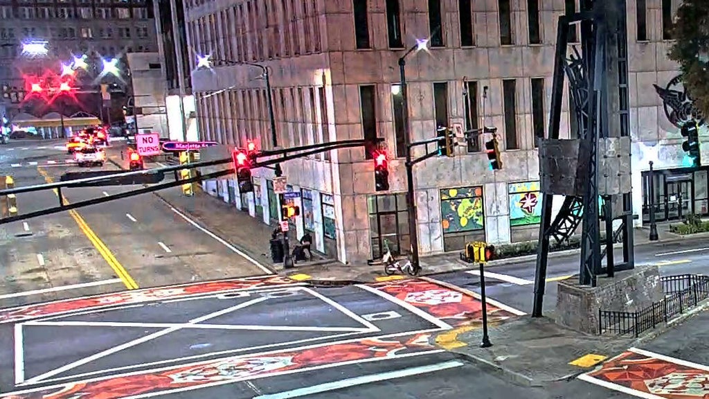 Police searching for suspects after man robbed and attacked in downtown Atlanta — Statesboro Business news